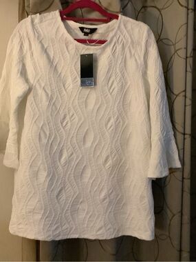 White Textured Wave-Pattern Blouse - 3/4 Sleeve